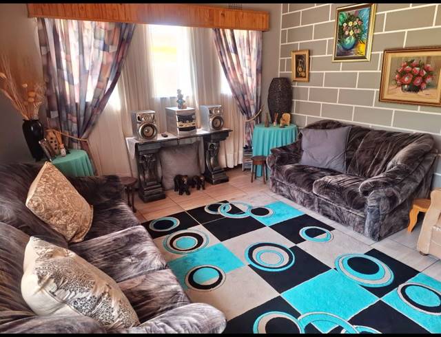 3 BEDROOM HOUSE FOR SALE IN GREENHILLS